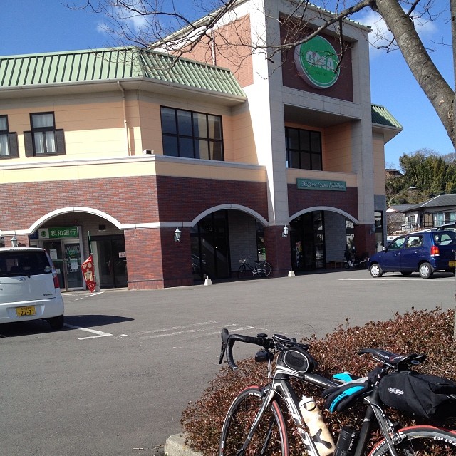 役所向かいのスーパーにて。#ロードバイク #like
